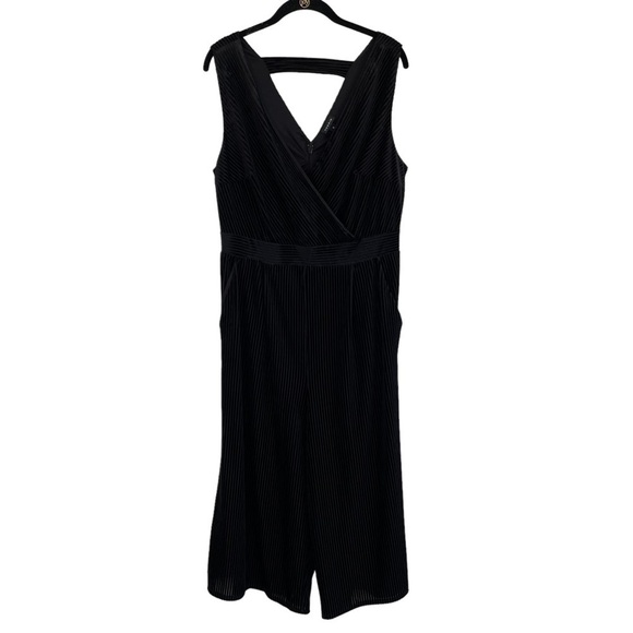 Torrid Black Shadow Stripe Velvet Jumpsuit, Size 0 - Picture 5 of 13